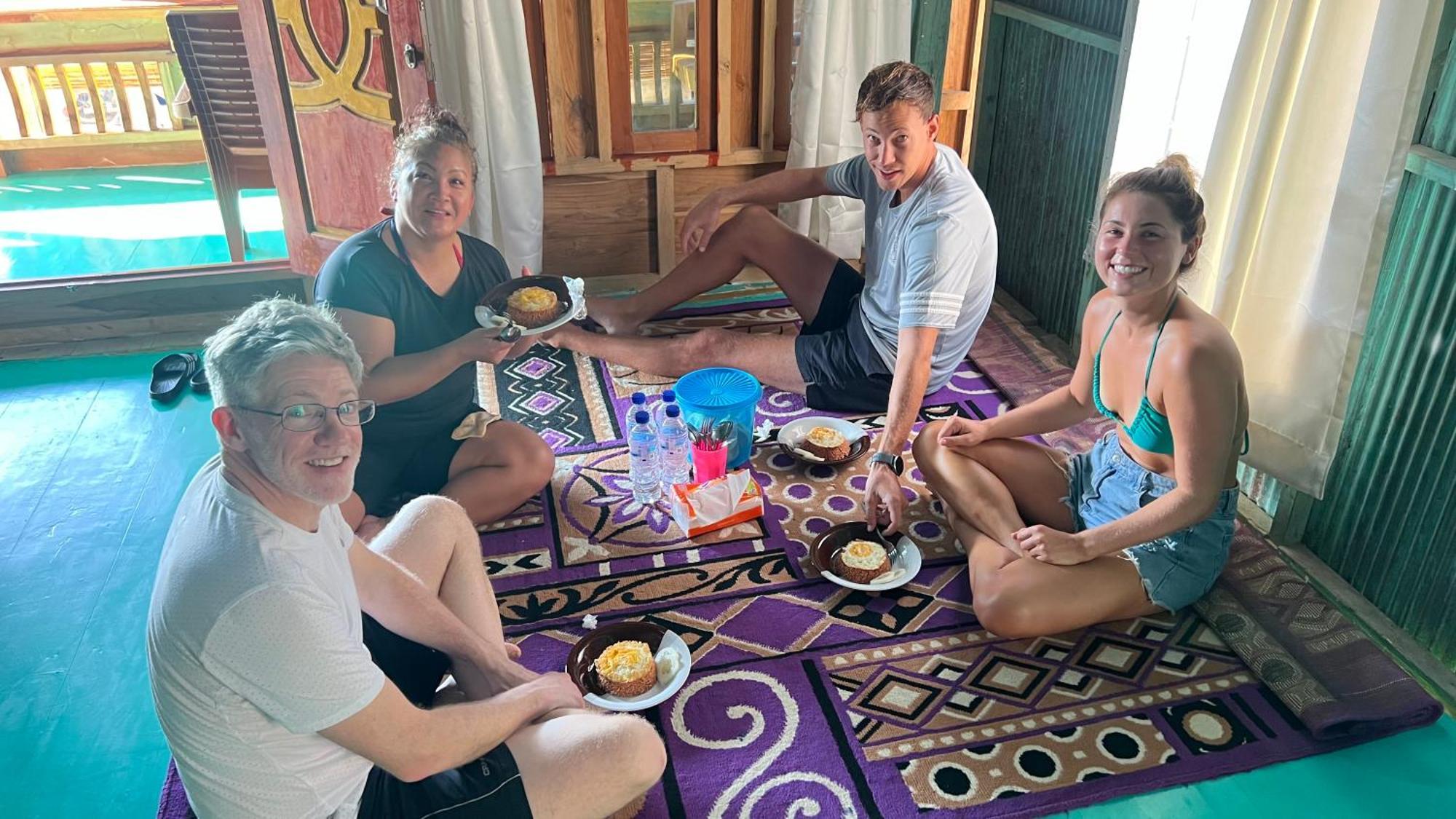 Jhuna Komodo Homestay Bagian luar foto