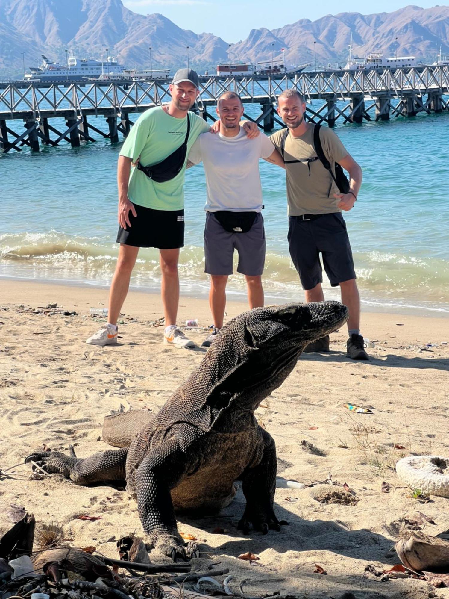 Jhuna Komodo Homestay Bagian luar foto