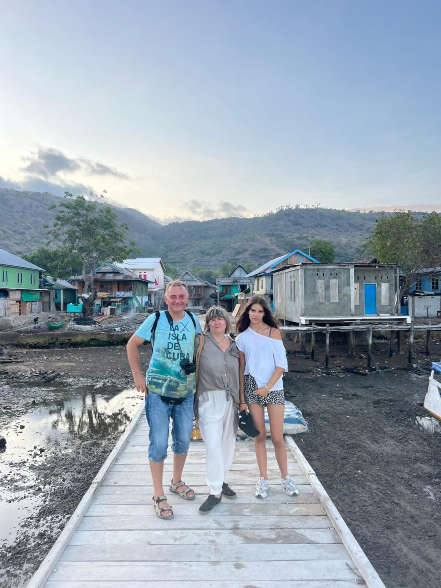 Jhuna Komodo Homestay Bagian luar foto
