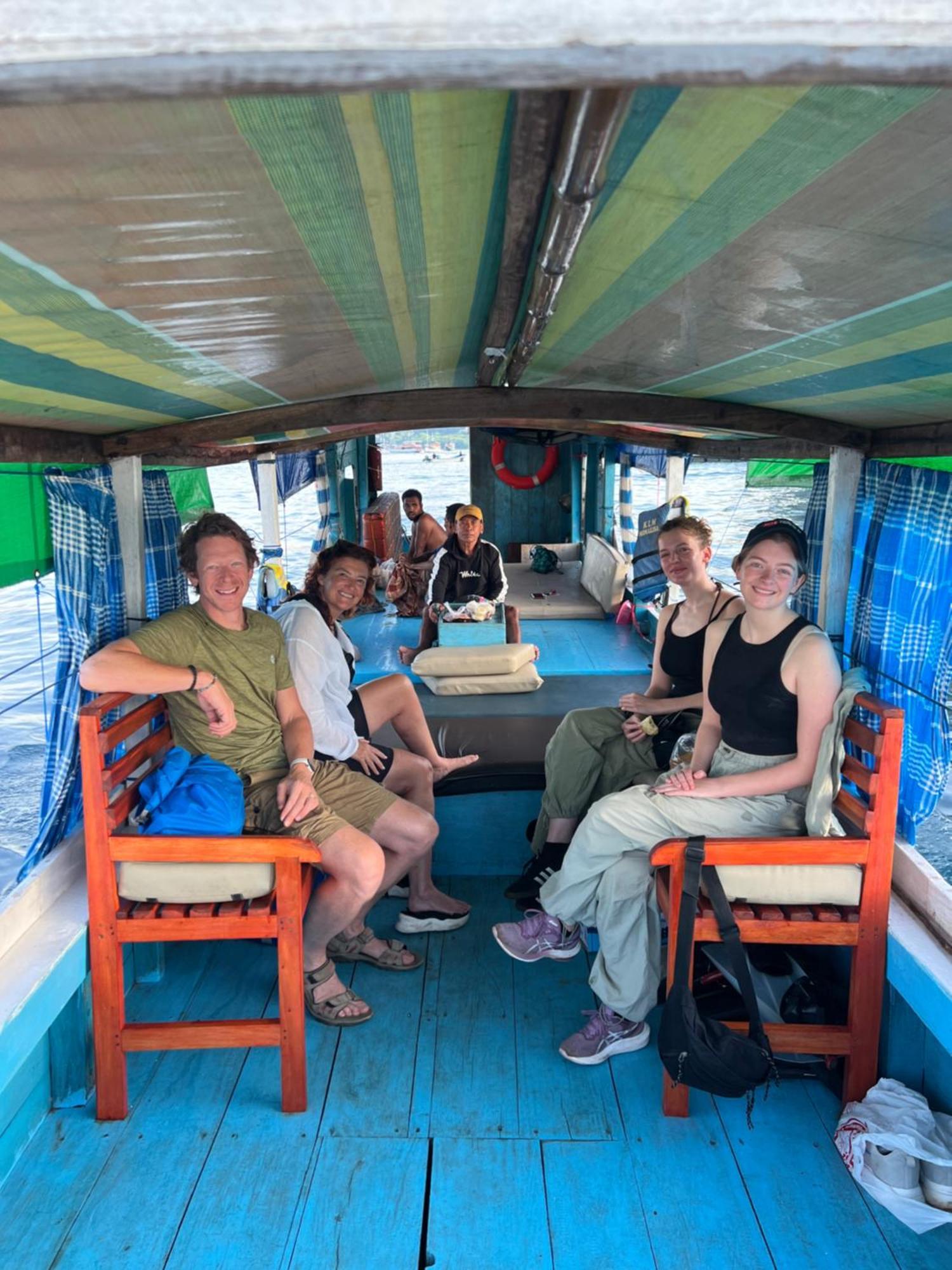 Jhuna Komodo Homestay Bagian luar foto